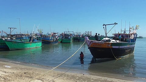 கொச்சின் கடல் பகுதியில் மாயமான மீனவர்...! முதலமைச்சருக்கு கோரிக்கை வைத்த குடும்பத்தினர்...!