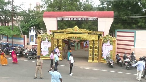 இயற்கையை பேணி காக்க வனவிலங்குகள் வேடமிட்டு அசத்திய தனியார் பள்ளி மாணவர்கள்...!