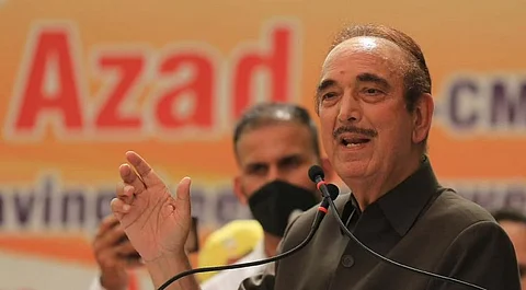 குலாம் நபி ஆசாத்துக்கு ஆதரவாக மூன்று காங்கிரஸ் தலைவர்கள் விலகல்!