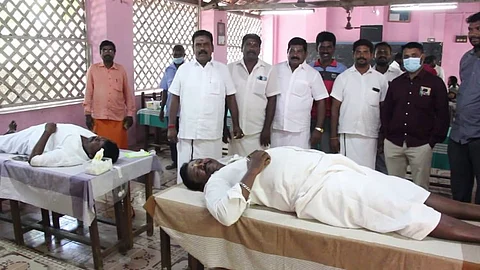 அகில இந்திய யாத்திரைப்பணியாளர்கள் சங்கம் சார்பில் ரத்த தான முகாம்...!
