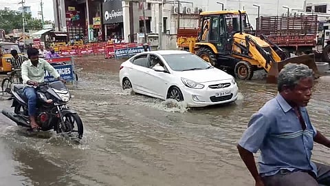 கன மழையால் தத்தளிக்கும் திருப்பத்தூர் நகரம்..! ஆக்கிரமிப்புகளை அகற்ற கோரிக்கை...!