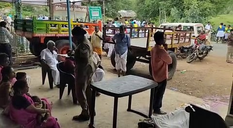 பட்டப்பகலில் வழக்கறிஞரை வெட்டிக் கொலை செய்த பதற வைக்கும் சம்பவம்!!!