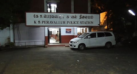 சிக்கன் தருவியா...மாட்டியா...ரகளை செய்த இளைஞர்கள்...!