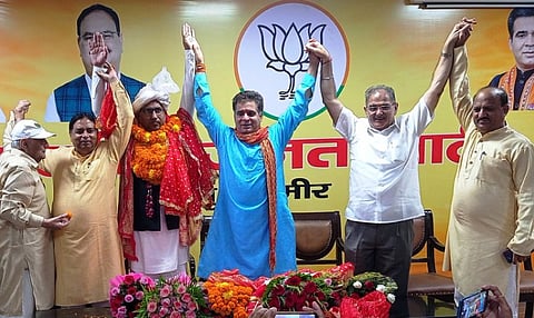 ”பிரதமர் நரேந்திர மோடியினால் மட்டுமே எல்லாம் சாத்தியம். மோடியின் அரசு சமூகத்தின் கடைசி நபர் வரை சென்றடைகிறது”கட்டானா