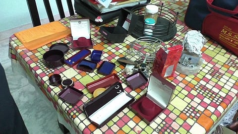 காவல் நிலையம் பின்புறம் உள்ள  மூன்று வீடுகளில் மர்ம நபர்கள் கைவரிசை..!