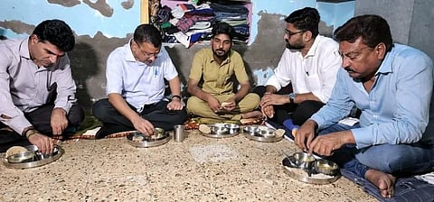 அப்பா!!! என்னா நடிப்புடா சாமி!!!- கெஜ்ரிவால் பற்றி கமெண்ட் செய்த பாஜக!!!