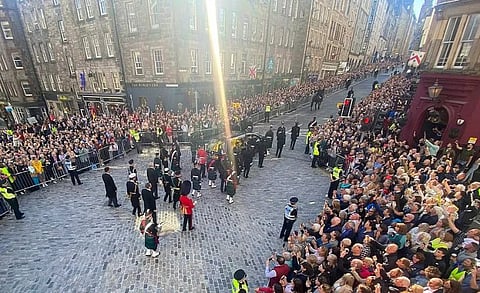 மகாராணி சவப்பெட்டி மீது வீசிய சூரிய கதிர்!!! நெகிழ வைத்த சம்பவம்!!!