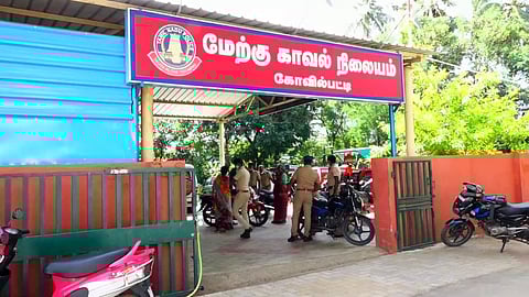 தடை செய்யப்பட்ட புகையிலை பொருட்கள் கடத்தல்...! தந்தை-மகள் கைது..!