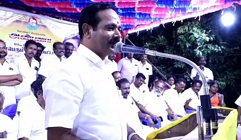 அதிமுக தொடங்கி வைத்த திட்டங்ளுக்கு திமுக அரசு ஸ்டிக்கர் ஒட்டி வருகிறது- முன்னாள் நாடாளுமன்ற உறுப்பினர்!