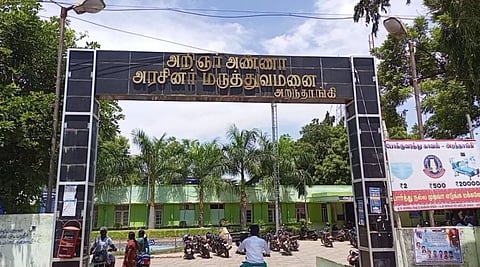 கற்களை எடுக்கவில்லை...கவனக்குறைவாக செயல்பட்ட மருத்துவமனை!