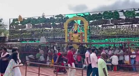 புரட்டாசி முதல் நாள்...! திருப்பதியில் குவிந்த பக்தர்கள் கூட்டம்...!