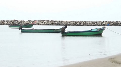 தூண்டில் வளைவு அமைக்கும் பணி... இரு மீனவ கிராமங்களுக்கிடையே மோதல்!