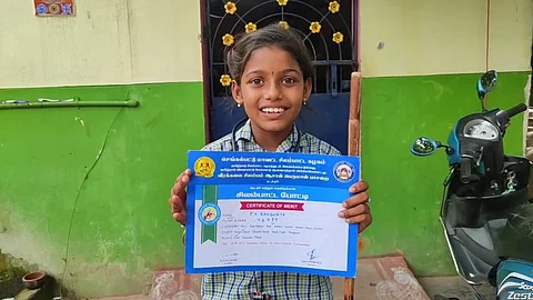 ஒற்றைக் காலில் சிலம்பம்! மாவட்ட அளவில் முதல் பரிசு!!!