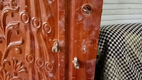 வீடு புகுந்து கொள்ளை! மர்ம நபர்களுக்கு போலீசார் வலைவீச்சு!