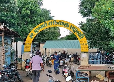 உழவர் சந்தையில் வியாபாரம் செய்யும் விவசாயிகள் திடீர் போராட்டம்!