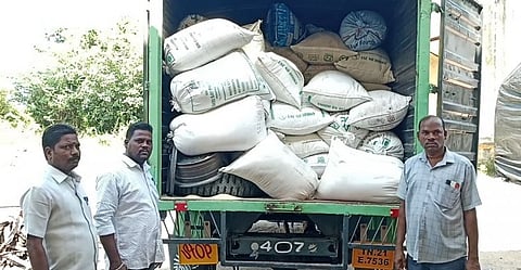 வேனில் கடத்த முயன்ற 5 டன் ரேஷன் அரிசியை அதிகாரிகள் பறிமுதல் செய்தனர்!