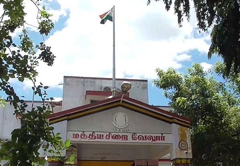 சிறையிலிருந்து வெளியான இருவர்…நலத்திட்ட உதவிகள் வழங்கப்பட்டது!