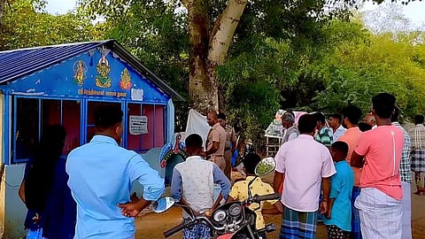 சிசிடிவி கேமராவையே திருடிச் சென்ற மர்ம நபர்கள்..! கோவில்களில் கைவரிசை..!