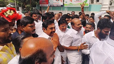 தலைமை அலுவலகத்தில் இறங்கிய எடப்பாடி பழனிசாமி..!