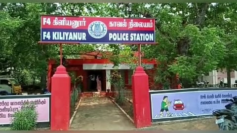 சிறுமிக்கு அளிக்கப்பட்ட தவறான சிகிச்சை...! சாலை மறியலில் ஈடுபட்ட பெற்றோர்கள்...!