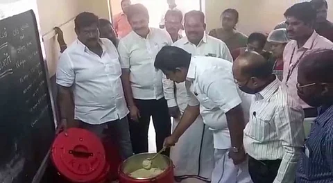 பெரம்பூர் சட்டமன்ற தொகுதிக்குட்பட்ட இடங்களில் ஆய்வு மேற்கொண்ட துணை மேயர்...!