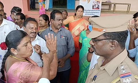 பள்ளியில் மிதிவண்டி வழங்கும் விழா திமுக மற்றும் அதிமுகவினர் மோதல்!
