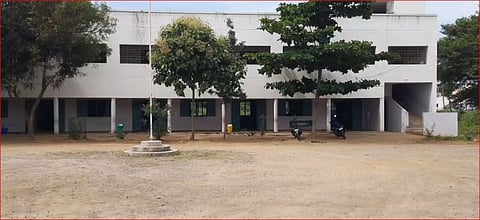 பள்ளி கட்டிடத்தை தெர்மாகோலில் வடிவமைத்து அசத்திய சிறுவன்..!