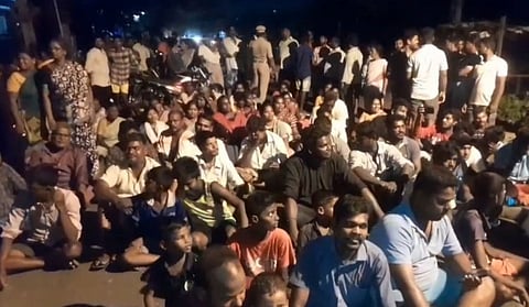 புதுச்சேரி மின் தடை...வேலைநிறுத்தம்...சாலை மறியல்!