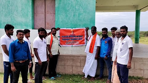 பனை விதைகளை நடவு செய்த தன்னார்வ இளைஞர்கள்..!