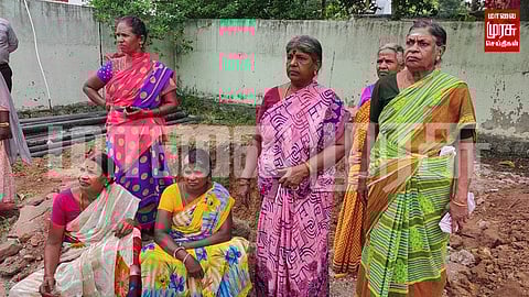 பள்ளத்தில் இறங்கி போராட்டம் நடத்திய பெண்கள்! திண்டிவனத்தில் பரபரப்பு!