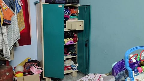 தொடர்ந்து இரு வீடுகளில் கைவரிசையை கட்டிய மர்ம நபர்கள்...!