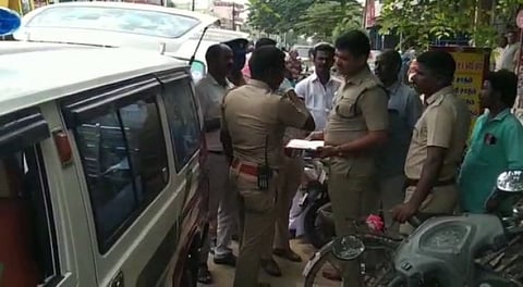 ஒரே சேலையில் இருவர் தற்கொலை...! கள்ளகாதலால் நடந்த விபரீதம்..!