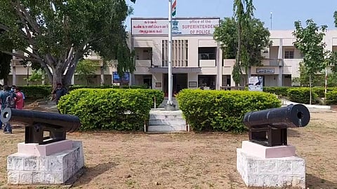 வனப்பகுதியில் நாட்டுத்துப்பாக்கிகள்...! வீசிச்சென்றவர்கள் குறித்து விசாரணை...!