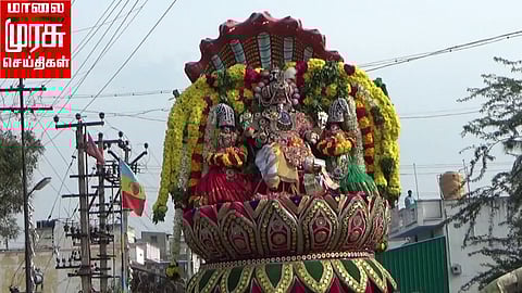 எடப்பாடி : பெருமாள் கோவில் திருவிழா...! தெப்பம் தண்ணீரில் மூழ்கி பரபரப்பு..!