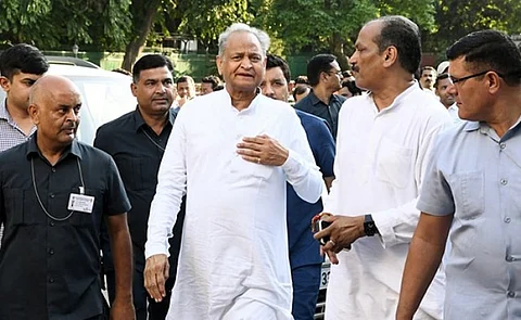 வைரலாகும் காங்கிரஸில் உட்கட்சி பூசல் விளம்பரம்...விளக்கமளித்த அசோக் கெலாட்...!