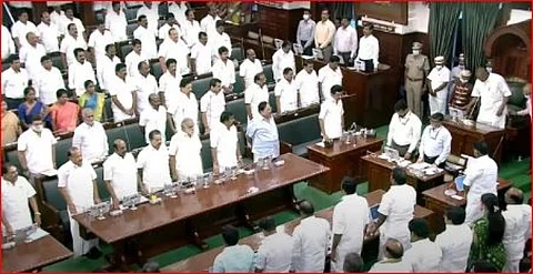 சட்டப்பேரவையில் என்ட்ரீ கொடுத்த ஓபிஎஸ் ...புறக்கணித்த ஈபிஎஸ் தரப்பினர்!
