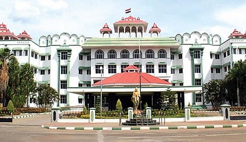 மாணவர்களுக்கு நன்னெறி கல்வி மிக அவசியம்..!- உயர்நீதிமன்ற மதுரை கிளை...