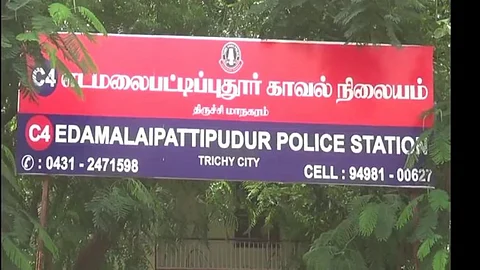 பொது கழிப்பறையை பயன்படுத்தும் பெண்கள்...! மறைந்து வீடியோ எடுத்த மர்ம நபர்...!