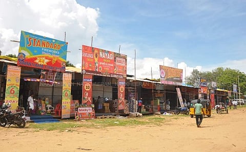 தீவு திடலில் பட்டாசுக்காக கூடிய மக்கள் கூட்டம்.. - வியாபாரிகள் மகிழ்ச்சி