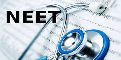 நடந்தே நீட்-ஐ வென்ற மாணவி... 12 கி.மீ வரை நடந்த பார்வதியின் கதை இது...