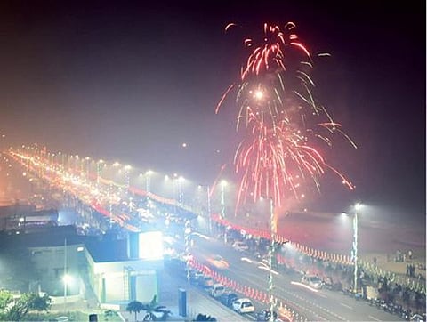 காலை முதலே ஓயாத வெடிச்சத்தம்...மோசமடைந்தது காற்றின் தரம்...!