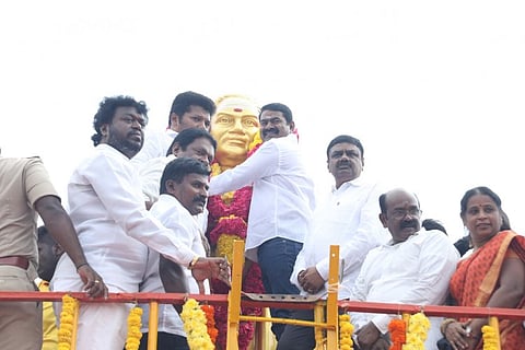 ஆளுநர் உளறி கொட்டுகிறார்...கோவை வழக்கை என்.ஐ.ஏவிடம் ஏன் தூக்கி கொடுத்தீர்கள்? சீமான் கேள்வி!