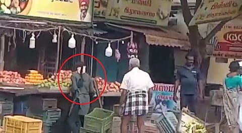 பணம் தர மறுத்த கடை ஊழியர்...! ரகளையில் ஈடுபட்ட திருநங்கைகள்...!