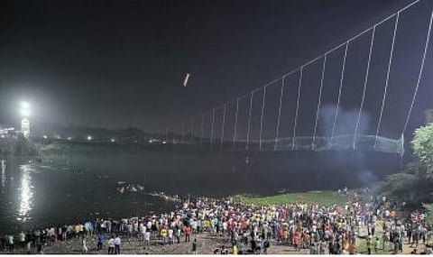 ”கடவுள் அனுக்கிரகம் இல்லை”  மோர்பி தொங்கும் பாலம் விபத்தில் உச்சநீதிமன்றத்தில் விளக்கம்!!