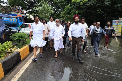 மக்களுக்காக அறிக்கை வெளியிட்ட ஈபிஎஸ்...வெள்ள நிவாரணப் பணிகளில் ஈடுபட்டாரா?