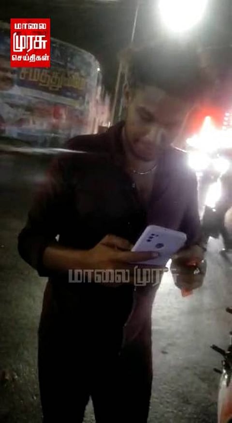 நான் யார் தெரியுமா...? இன்ஸ்டா செலிபிரிட்டி...!  டிராபிக் போலீசிடம் வாக்குவாதம் செய்த இளைஞரின் வீடியோ..!