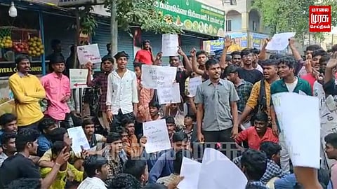 போராட்டத்திற்கு சாலைகளில் இறங்கிய மாணவர்கள்...