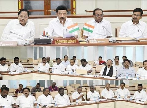 மாத வருமானம் ரூ.60,000 பெறுபவர்கள் ஏழைகளா?...அரசியல் லாபத்திற்காக ஆதரிப்பதா?