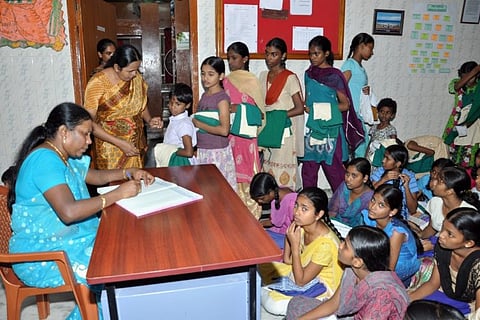 அடிப்படை வசதி கூட இல்லாமல் இயங்கும் பெண் குழந்தைகள் காப்பகம்;உடனடியாக சரி செய்ய மனித உரிமைகள் ஆணையம் உத்தரவு...