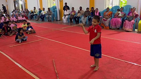 மாநில அளவிலான சிலம்பப் போட்டி...! பல்வேறு மாவட்டங்களில் இருந்து கலந்துக்கொண்ட மாணவர்கள்..!